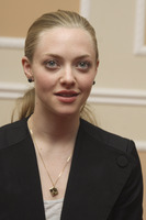 Amanda Seyfried Longsleeve T-shirt #2354602