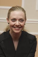 Amanda Seyfried Longsleeve T-shirt #2354604