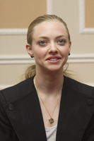 Amanda Seyfried Longsleeve T-shirt #2354605