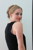 Amanda Seyfried Longsleeve T-shirt #2354613