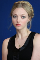 Amanda Seyfried Longsleeve T-shirt #2354616