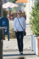 Amanda Seyfried Sweatshirt #2943823