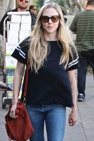 Amanda Seyfried Longsleeve T-shirt #3069491