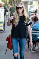 Amanda Seyfried Longsleeve T-shirt #3069501