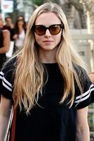 Amanda Seyfried Longsleeve T-shirt #3069504