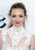 Amanda Seyfried Longsleeve T-shirt #3122308
