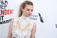 Amanda Seyfried Sweatshirt #3122537