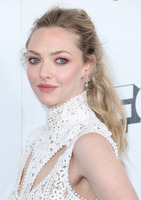 Amanda Seyfried Longsleeve T-shirt #3122542