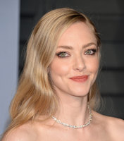 Amanda Seyfried Longsleeve T-shirt #3146403