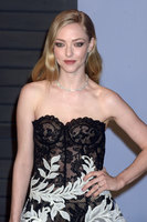 Amanda Seyfried Longsleeve T-shirt #3146405