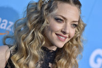 Amanda Seyfried Sweatshirt #3169034