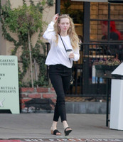 Amanda Seyfried Sweatshirt #3171365