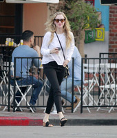 Amanda Seyfried Longsleeve T-shirt #3171372