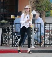 Amanda Seyfried Sweatshirt #3171378