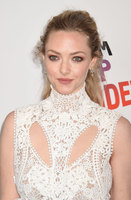 Amanda Seyfried Longsleeve T-shirt #3180118