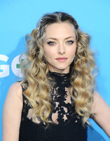 Amanda Seyfried Sweatshirt #3180121
