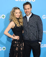 Amanda Seyfried Sweatshirt #3180157