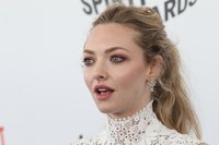 Amanda Seyfried Sweatshirt #3180190