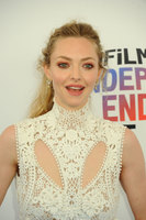 Amanda Seyfried t-shirt #3180199