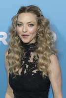 Amanda Seyfried Sweatshirt #3180231