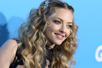 Amanda Seyfried Longsleeve T-shirt #3180245