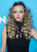 Amanda Seyfried Longsleeve T-shirt #3180249