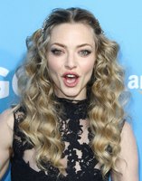 Amanda Seyfried Longsleeve T-shirt #3180256
