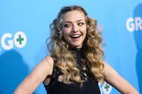 Amanda Seyfried Sweatshirt #3180267