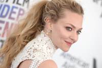 Amanda Seyfried Longsleeve T-shirt #3180307
