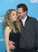 Amanda Seyfried Longsleeve T-shirt #3180361