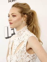 Amanda Seyfried Longsleeve T-shirt #3180395