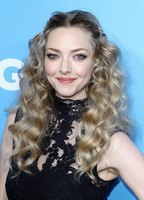 Amanda Seyfried Longsleeve T-shirt #3180396