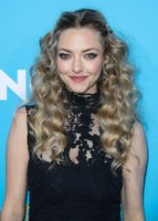Amanda Seyfried Longsleeve T-shirt #3180412
