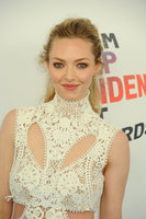 Amanda Seyfried Longsleeve T-shirt #3180429