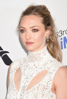 Amanda Seyfried Sweatshirt #3180444