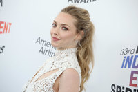Amanda Seyfried Longsleeve T-shirt #3180542