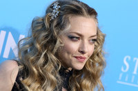 Amanda Seyfried Longsleeve T-shirt #3180543