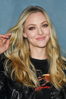 Amanda Seyfried Longsleeve T-shirt #3719250