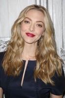 Amanda Seyfried longsleeve t-shirt #3781282