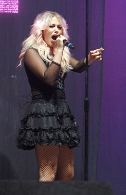 Amelia Lily Poster 2848683