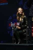 Amy Acker Longsleeve T-shirt #3025171