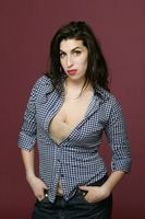 Amy Winehouse Longsleeve T-shirt #2134216