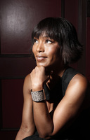 Angela Bassett Longsleeve T-shirt #2006915