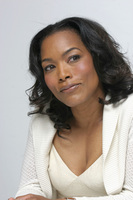 Angela Bassett Longsleeve T-shirt #2276047