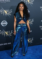 Angela Bassett Longsleeve T-shirt #3113781