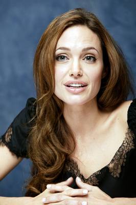 Angelina Jolie puzzle 2070645