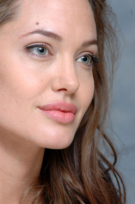 Angelina Jolie Poster 2232096