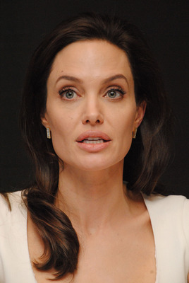 Angelina Jolie puzzle 2458149