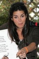 Angie Harmon t-shirt #1378905