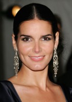 Angie Harmon t-shirt #1439879